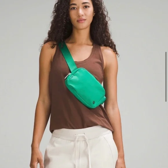 Lululemon Everywhere Belt Bag 1L - Picture 5 of 8